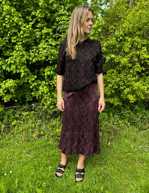 Aria Viscose Jacquard Skirt Burgundy Genevieve Sweeney