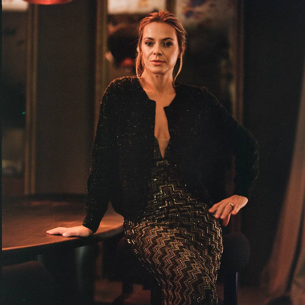 Maddis Lambswool Cashmere Cardigan Black styled for eveningwear